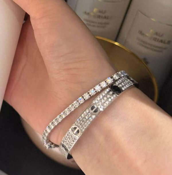 天天盈 女子称在珠海丢失40万卡地亚手镯，监控显示疑被捡走，律师：拒不归还可能面临刑罚