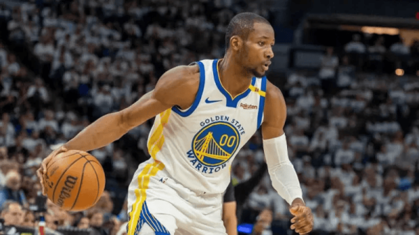 博星优配 老板多次插手球队建设是否阻碍了勇士发展, 浪费了库里的巅峰